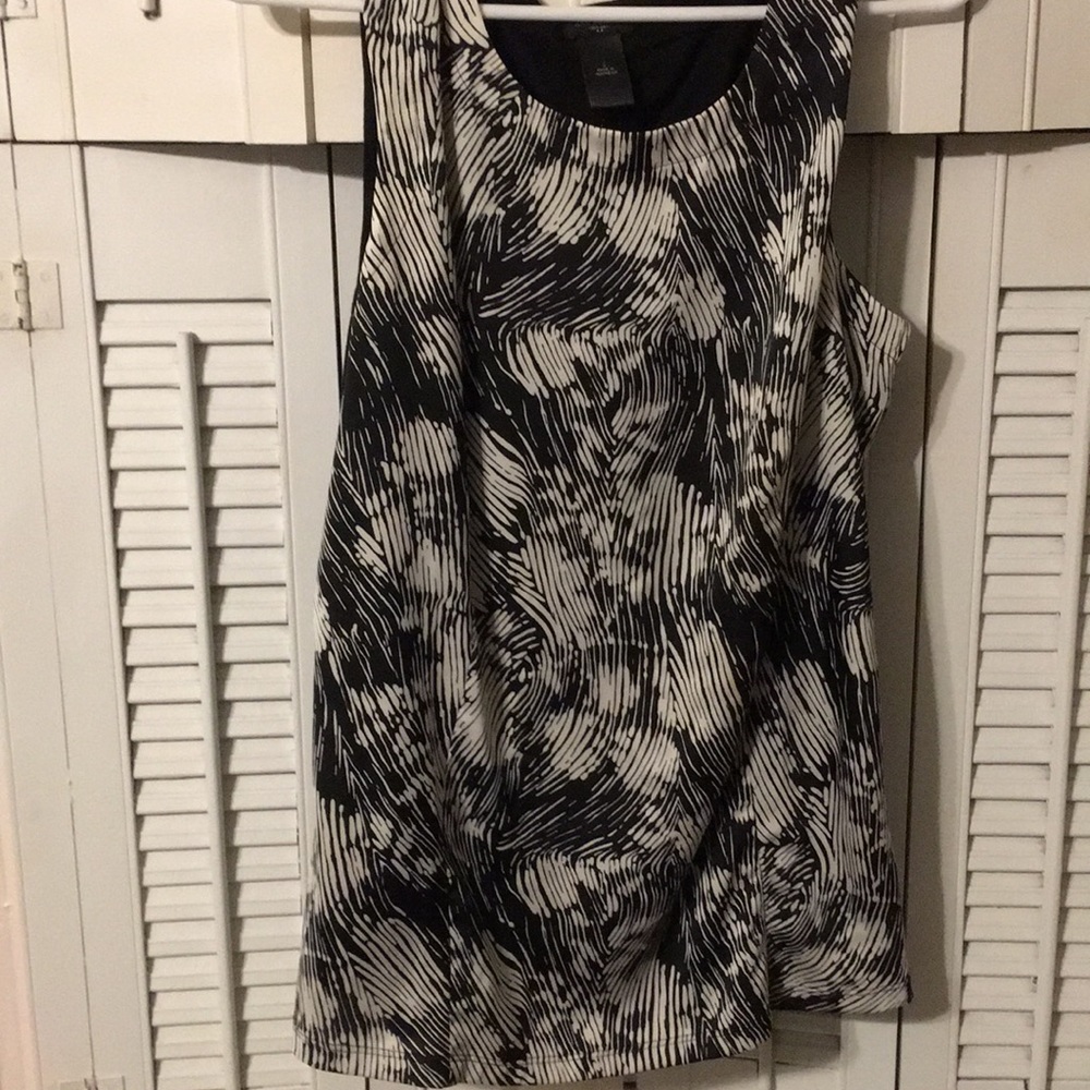 Ann Taylor  light shell. Black and cream